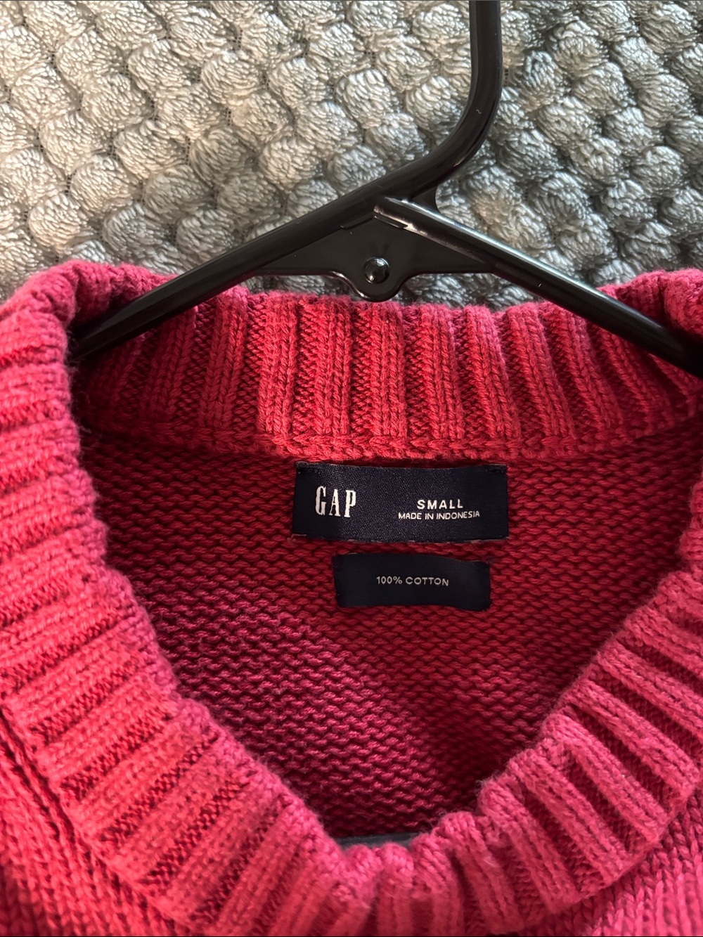 GAP Women's Raspberry Crewneck Sweater - Picture 2 of 2